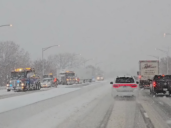 SAD: Snježne oluje blokirale gradove, stotine hiljada ljudi bez struje