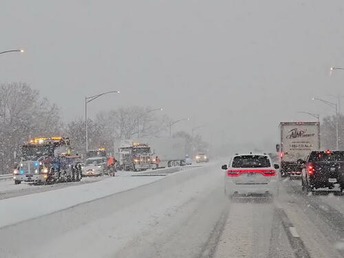 SAD: Snježne oluje blokirale gradove, stotine hiljada ljudi bez struje
