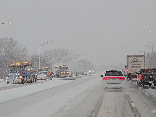 SAD: Snježne oluje blokirale gradove, stotine hiljada ljudi bez struje