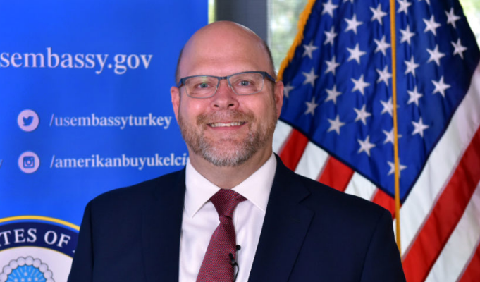 SAD traže da Kosovo povuče gradonačelnike, Kurti nije odgovorio