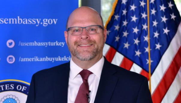 SAD traže da Kosovo povuče gradonačelnike, Kurti nije odgovorio