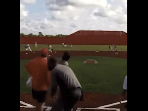 SAD: Trener upucan zalutalim metkom