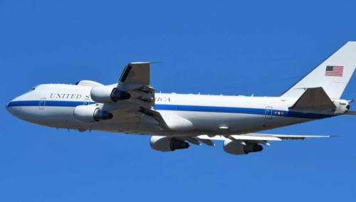 SAD u Evropu poslale avion koji je u stanju izdržati nuklearni udar