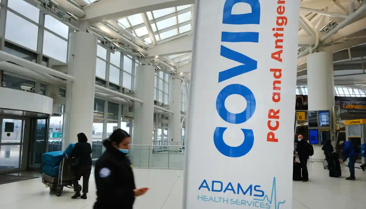 SAD ukidaju testiranje putnika na koronu pri ulasku u zemlju