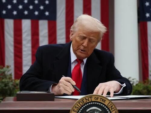 SAD večeras prestaju s naplatom Trumpovih carina