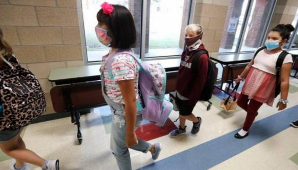 SAD: Više od 800 đaka u karanteni nakon početka nastave