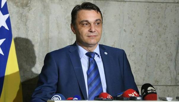 Sadik Ahmetović osuđen na 6 mjeseci zatvora