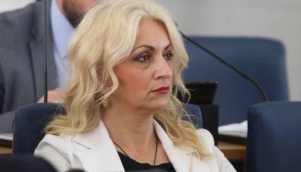 Šahman zatražila da se prvo raspravlja o nabavci maski