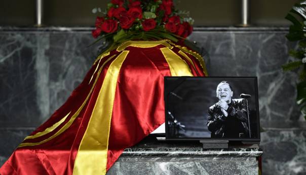 Sahranjen Aki Rahimovski, emotivni govor njegove kćerke sve rasplakao