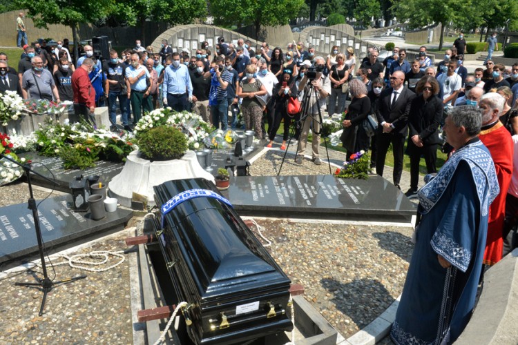 Sahranjen Ilija Petković, šal OKK Beograda na sanduku