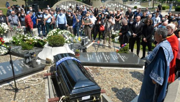 Sahranjen Ilija Petković, šal OKK Beograda na sanduku