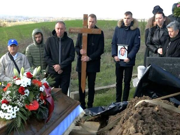 Sahranjen Marko Mišić, povratnik u Derventu koji je nedavno teško pretučen