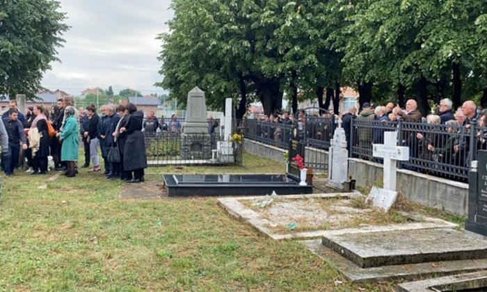 Sahranjen Milan Lane Gutović