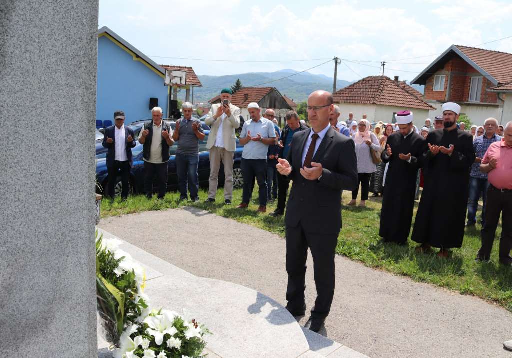 Salkić na obilježavanju 30. godišnjice zločina u Suhoj i Zalužju