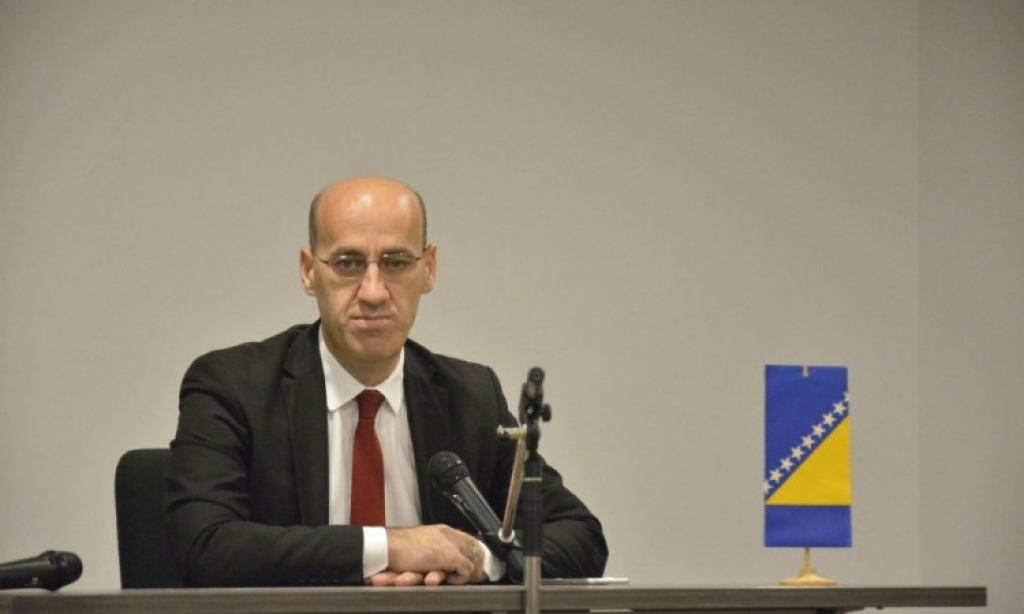 Salkić: Neka Božić donese radost, mir i toplinu vjere, a srca oplemeni ljubavlju