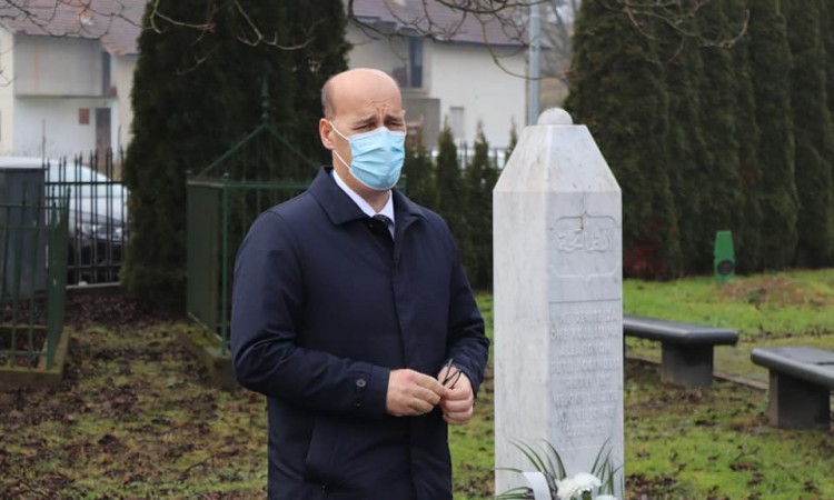 Salkić posjetio Memorijalni centar Veljaci i odao počast žrtvama