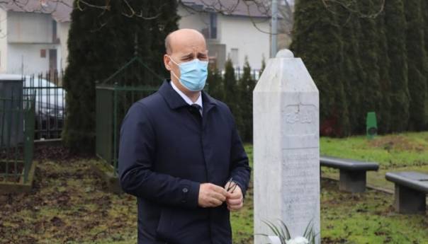 Salkić posjetio Memorijalni centar Veljaci i odao počast žrtvama