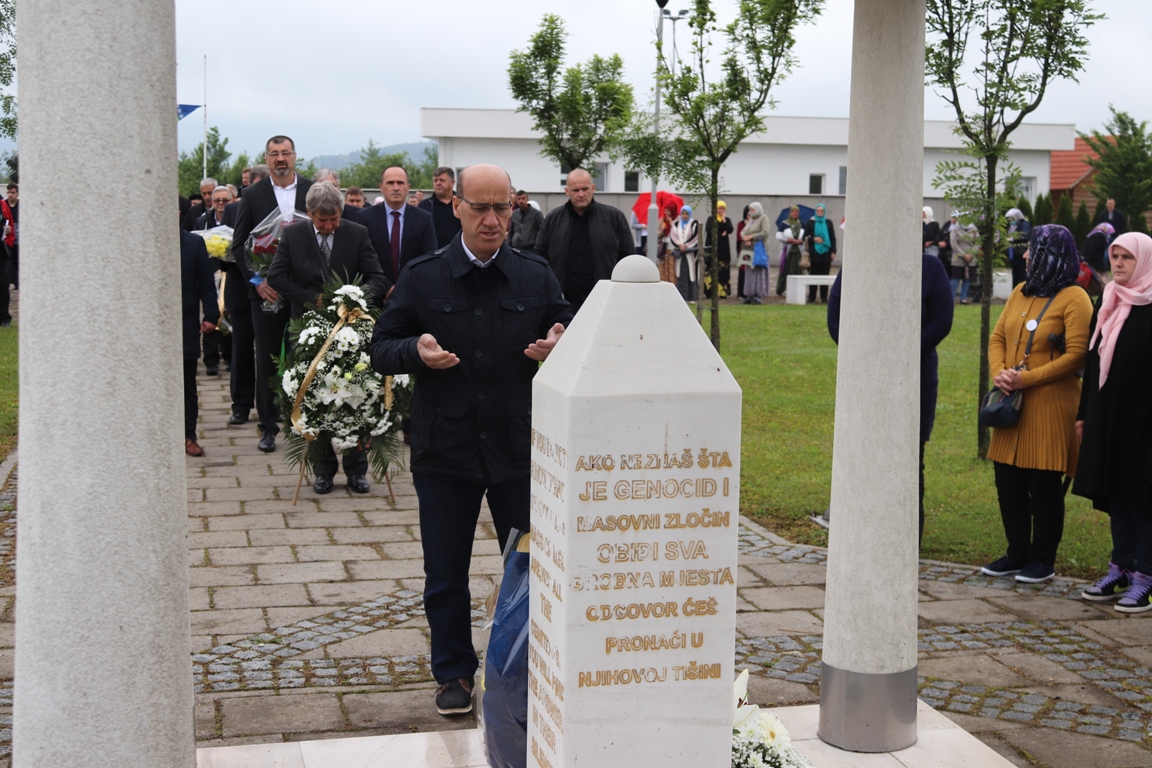 Salkić prisustvovao obilježavanju 28. godišnjice zločina nad Bošnjacima Zvornika
