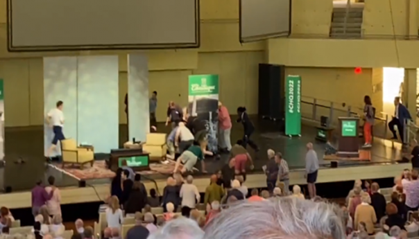 Salman Rushdie izboden na pozornici u SAD-u