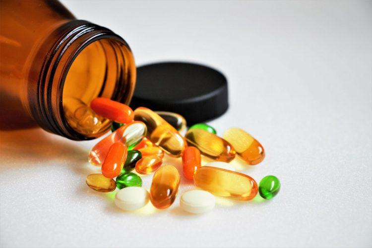 Sami ste sebi ‘prepisali’ vitamine da se spasite od covida? Oprezno!