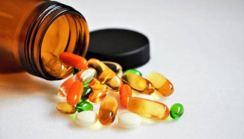 Sami ste sebi ‘prepisali’ vitamine da se spasite od covida? Oprezno!