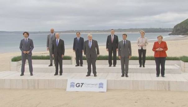 Samit G7 otvoren dodirivanjem laktova na engleskom pijesku