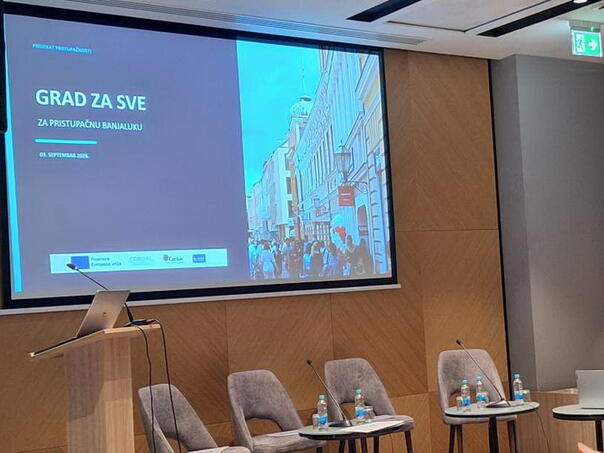 Samo jedan hotel ima prilagođene sobe, nijedan kafić pristupačan toalet za osobe s invaliditetom