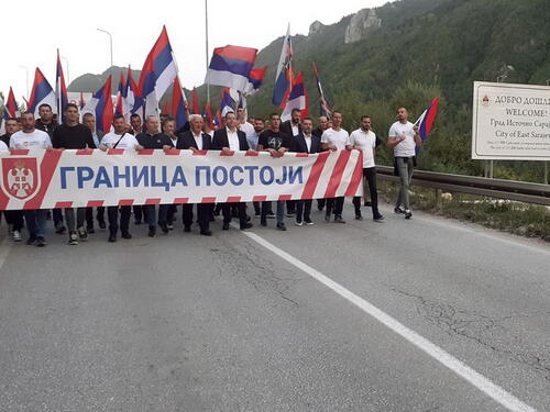 Samo nekoliko stotina ljudi na skupu podrške Dodiku
