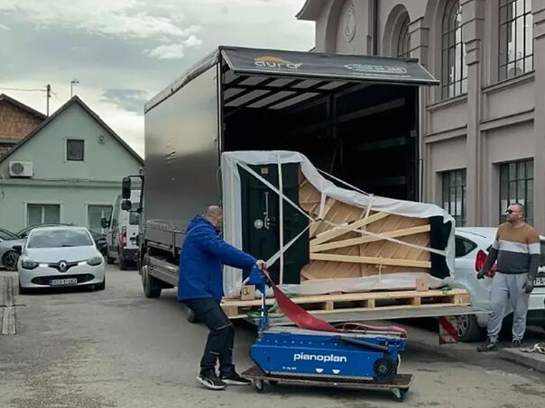 Samo u BiH: Gradonačelniku isporučen klavir koji je platio pola miliona KM