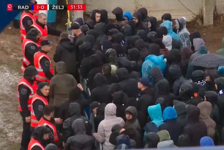 Samo u BiH: Navijači Željezničara tek na poluvremenu pušteni na stadion