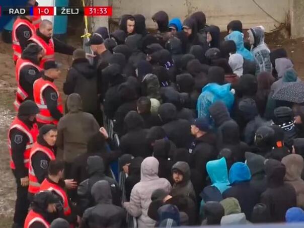 Samo u BiH: Navijači Željezničara tek na poluvremenu pušteni na stadion