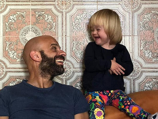 Samohrani otac usvojio djevojčicu sa Downowim sindromom koju su roditelji odbacili, a 20 porodica odbilo