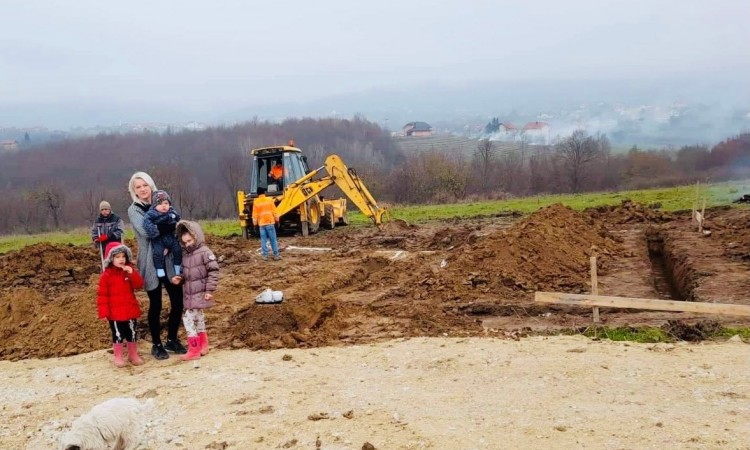 Samohranoj majci troje maloljetne djece gradi se kuća