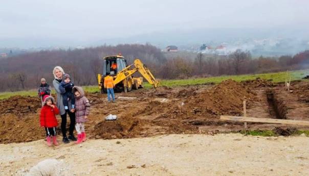 Samohranoj majci troje maloljetne djece gradi se kuća