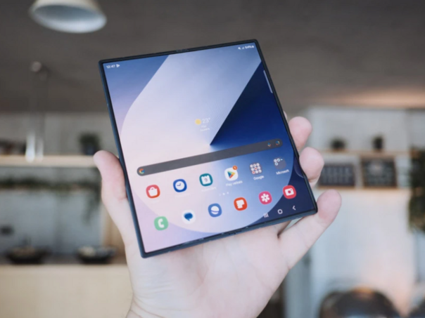 Samsung želi telefon koji se savija i unutra i vani