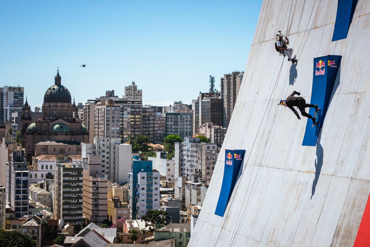 Sandro Dias skateboardom se spustio niz zgradu u Brazilu