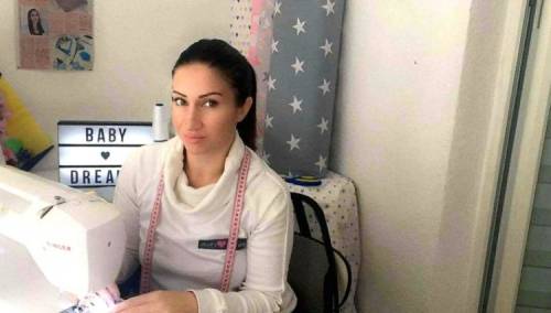 Sanela Mustafić iz Srebrenika izrađuje personalizirane posteljine za bebe