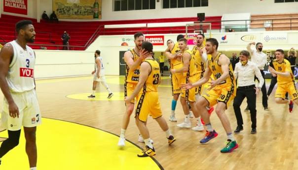 Sani Čampara spektakularnom trojkom sa zvukom sirene srušio Budućnost