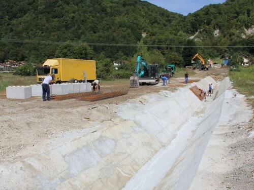 Saniranje havarije iz oktobra 2024.: U toku radovi na regulaciji vodotoka u naselju Zlate