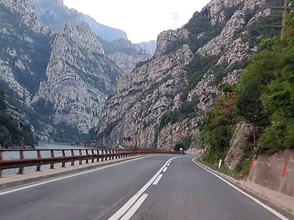 Saobraća se jednom trakom zbog nezgode na putu Mostar-Jablanica