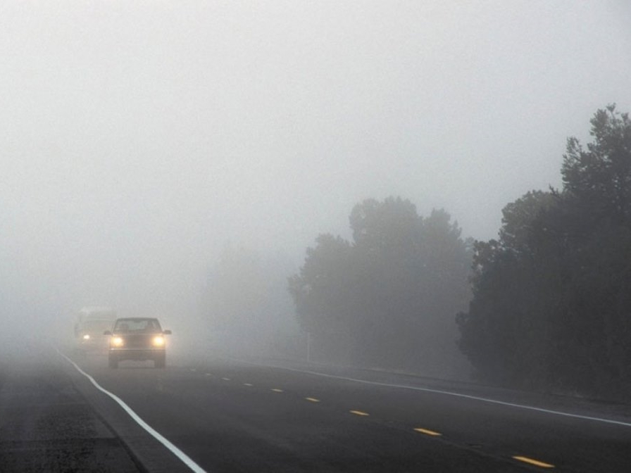 Saobraća se po mokrom kolovozu, magla po kotlinama