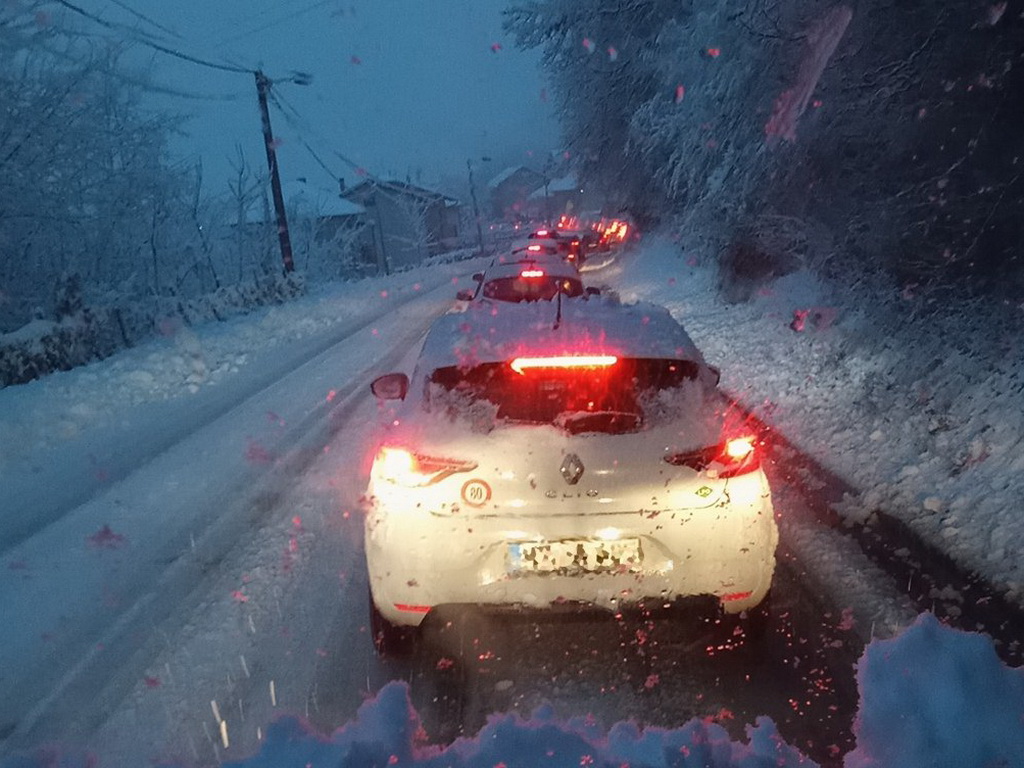 Zabrana saobraćaja na više dionica u BiH zbog snijega