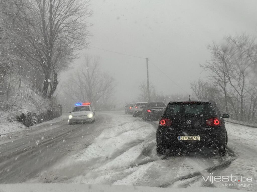 Saobraćaj na putevima u BiH otežan zbog nepovoljnih zimskih uslova