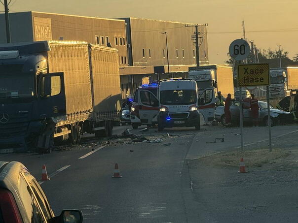 Težak udes kod Bijeljine, obustavljen saobraćaj