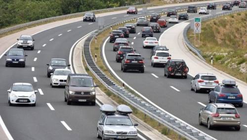 Saobraćaj se odvija po pretežno vlažnom kolovozu, upozorava se na učestale odrone