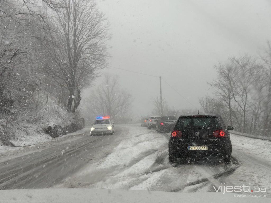 Saobraćaj u prekidu na više puteva u BiH, snimak s Bradine!