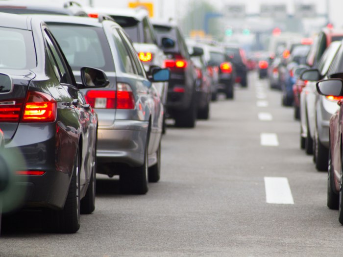 Saobraćaj usporen, očekuju se gužve na gradskim saobraćajnicama