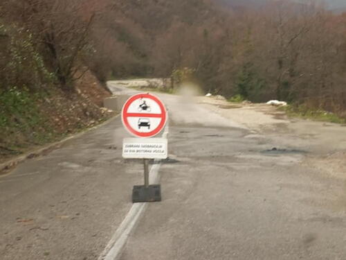 Saobraćaj zatvoren na dionici M-17.5 Jablanica-Blidinje zbog odrona