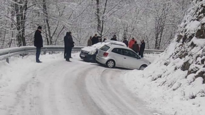 Saobraćajna nesreća kod Kaknja, saobraćaj se odvija otežano