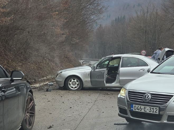 Saobraćajna nesreća kod Kladnja, pričinjena znatna materijalna šteta